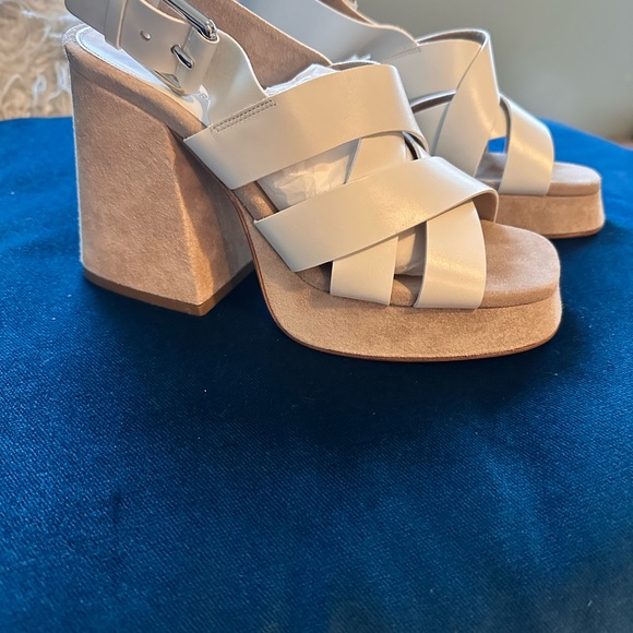 Beautiful Michael Kors Sandals no tags has bag - Picture 3 of 6